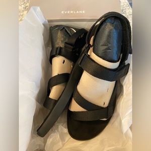 NIB Size 8 black Everlane Renew Sport Sandals